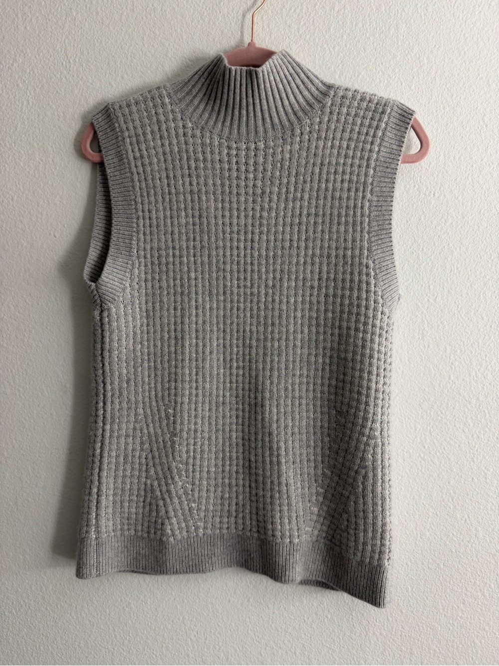 Club Monaco Women’s Cashmere Blend Knit Mock Neck Split Back Grey Sweater Vest